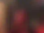 Você ama meus pés sensuais. Cheire-os enquanto saem destas botas sensuais de couro vermelho - quentes e úmidos, inale o aroma inebriante direto no seu nariz.