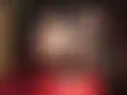 Que tira as botas acima do joelho para poder adorar a bunda e os pés com meia-calça.