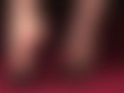 Fetiche por pés - a amante provoca com seus maravilhosos arcos altos e nus em mules de couro preto.