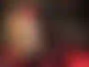 Uma boa penetração só fica completa com uma meia-calça extra brilhante para sentir o atrito na parte de trás das coxas a cada estocada.