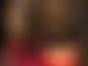 Meias de látex transparentes e sensuais, provocação de pés e adoração de bunda em uma saia de borracha justa.