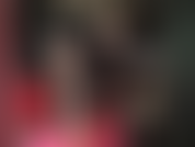 Provocação sensual em látex e meia-calça - luvas de borracha, salto alto, pernas, punheta.