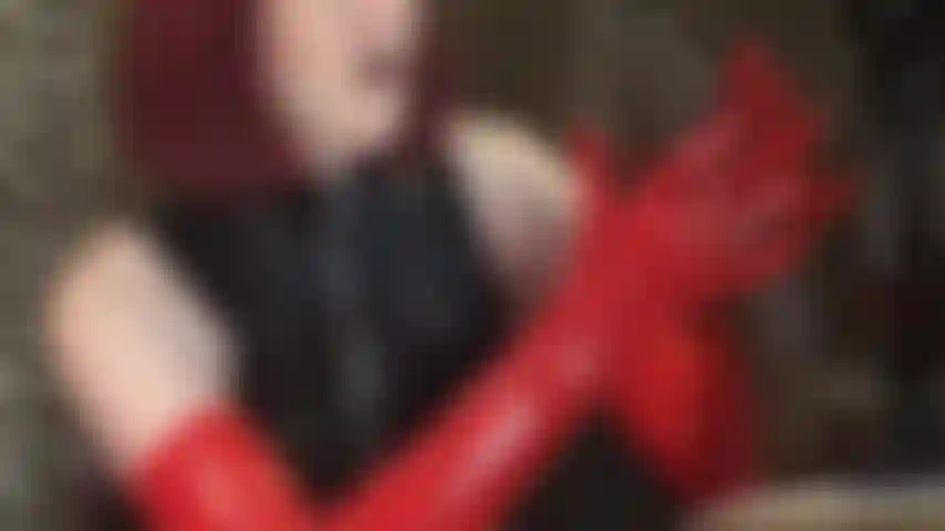 Ordenhada por um pau grande e preto com luvas de látex vermelhas - esse pau grande e preto te deixa com inveja. Oh, o que você daria para sentir essas mãos de borracha escorregadias tirando o esperma do seu pau...