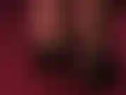 Calço meias de látex e escarpins de salto alto de aço - veja esses lindos dedos aparecendo por trás de saltos altos e sensuais.