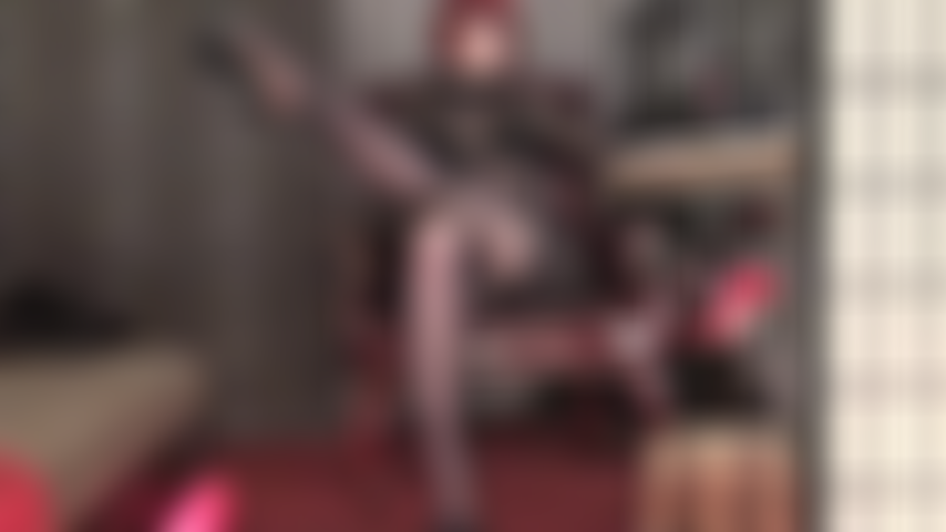 Como você resistirá às pernas longas e sedutoras de uma amante, com suas meias-calças balançando em seus dedos dos pés... Ela conhece suas fraquezas.