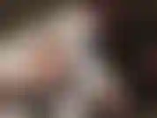 Fetiche por cetim brilhante e indulgência em meias - a amante se veste com calcinhas maravilhosas de cetim brilhante, camadas de náilon sensuais e luvas de cetim que vão provocar até a última gota de esperma do seu pau.