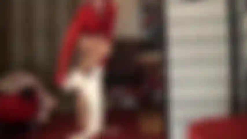 Pisoteando pau, torturando glande em meia-calça nua - seu pau de escravo precisa urgentemente da atenção dos pés e coxas de meia-calça da patroa...