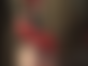 Amante de látex, dominadora de strapon, com um pau preto enorme.