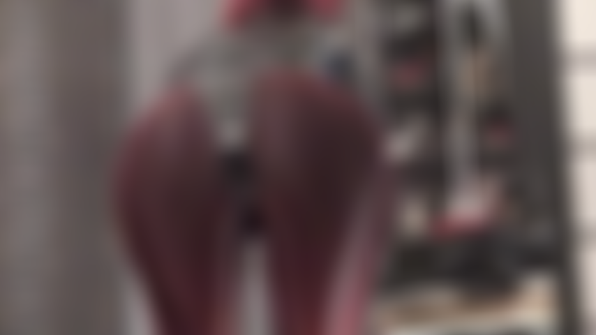 Meia arrastão vermelha em spandex e corpo de pvc - que roupa incrível e brilhante que a patroa vestiu para esvaziar sua carteira. Adoro minha bunda implorando para enviar mais.
