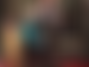 Dominando com strapon em pvc, calças de cetim azul brilhante. Adoro uma boa punheta dura que te faz gozar em cima das botas da minha amante.