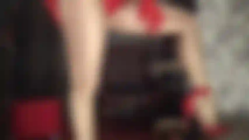 Estas pernas com meia-calça lisa e brilhante fazem você implorar por permissão para se masturbar como um fantoche sem mente.