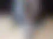 Lubrificando pés e pernas, exibindo buceta e seios.