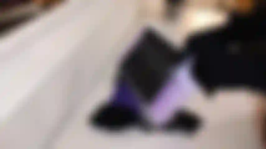 Novas meias bicolores lilás/pretas totalmente fashion, calcinhas e saltos.