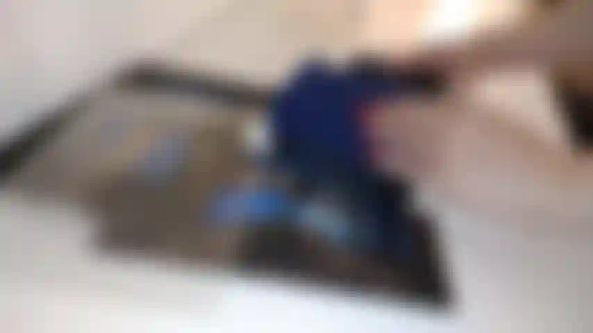 Meias estampadas azul/preta provocam.