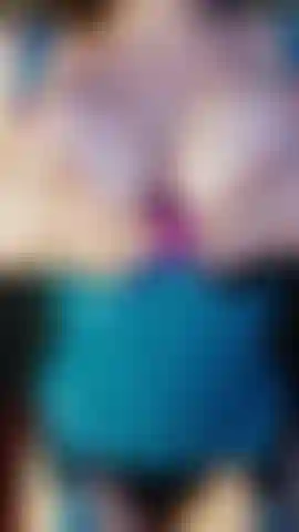 Hipnotizado pelos meus seios até a submissão.