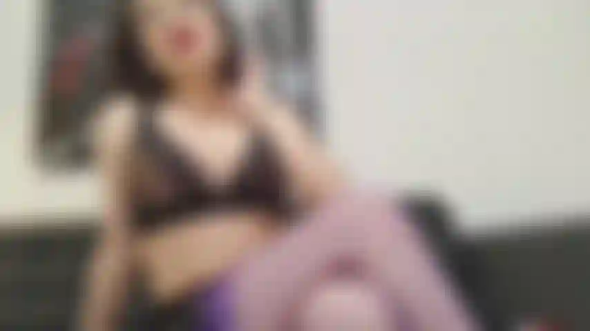 Eu esguicho enquanto você vê meus pés.