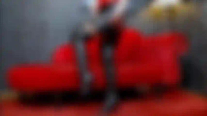 Viciada em botas, meias e pés.