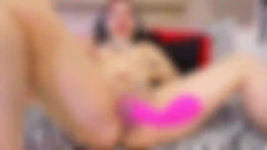 Tenho um brinquedo que chupa minha buceta.