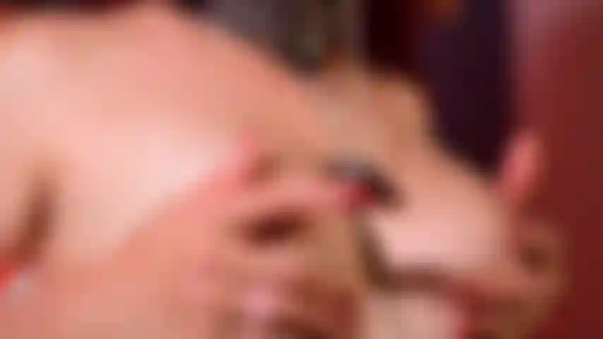 Mamas e mamilos tortur.