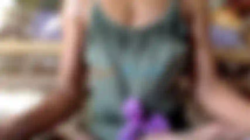 Me alongando, esguichando, saltando, sorrindo, tomando banho.