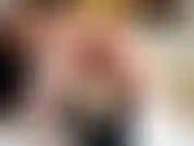 Me masturbo no meu quarto com classe.