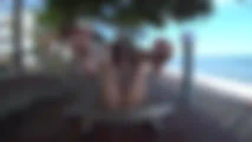 Squirt na praia sexy pirata molly - público ao ar livre 60fps fhd.