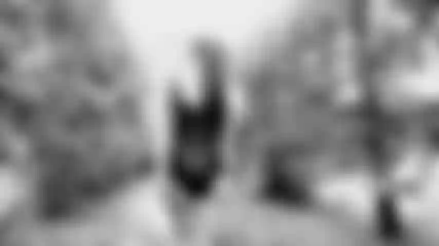 Amante do halloween andando no parque. Molly-tits mostra vídeo quente em público!