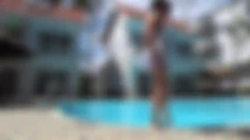 Fetiche por roupas molhadas. Vídeo personalizado para amantes da água e fetiche por natação. Não sou nadadora nua. Pool. Ao ar livre.