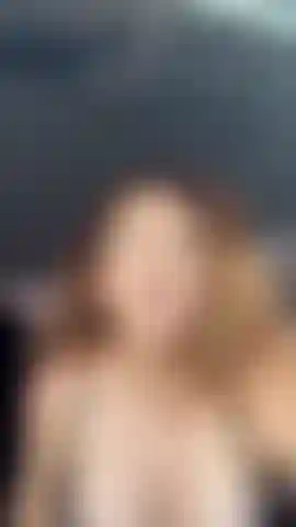 Brincando com minha buceta no carro antes da minha consulta no dentista. Orgasmo de enrolar os dedos dos pés.