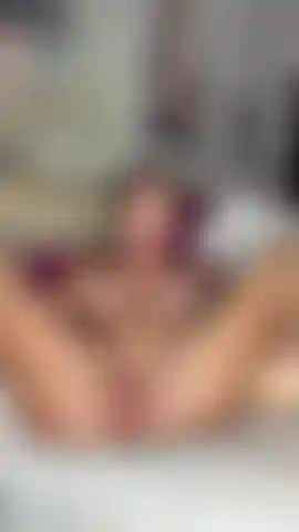 Brinco de buceta nua.