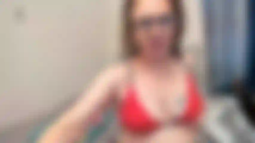 Brincadeira intensa com mamilos e buceta com dildo.