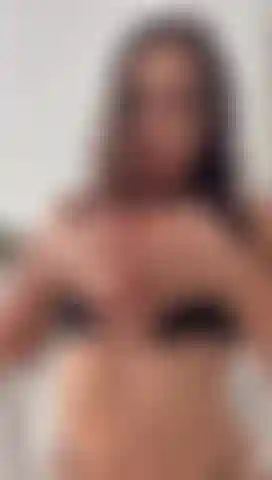 Um boquete com meus peitos.