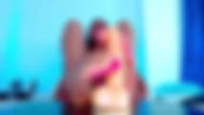 Faço footjob com esmalte rosa.