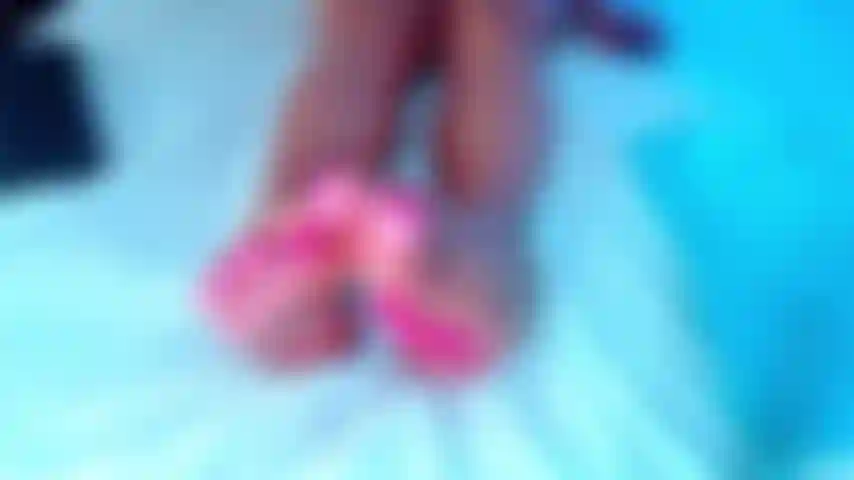 Pés sensuais esmalte rosa.