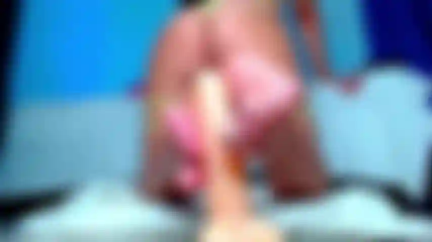 Monica pés e bunda sexy.