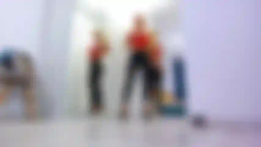 Topless andando de salto, só ouça o barulho dos meus saltos e comece a esfregar para mim. Seja completo meu garoto!!!