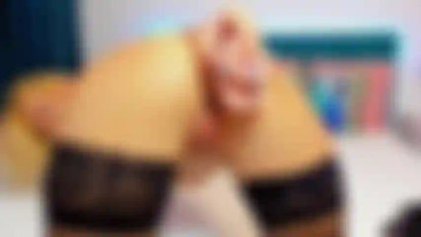 Foda anal com vibrador.