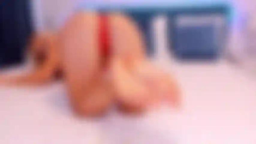 Faço footjob reverso com vibrador e óleo.