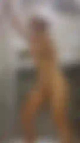 Me masturbo no chuveiro.