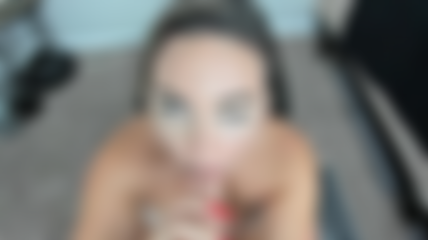 Pov nas minhas necessidades chupando e acariciando seu pau até você gozar sua carga quente na minha cara! * Gozando com um dildo*.
