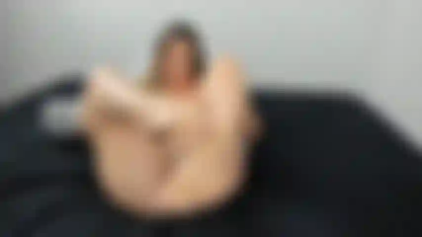 Acariciando seu pau latejante com meus dedos e solas sensuais até que você os cubra com seu esperma!! Dildo esguichando!