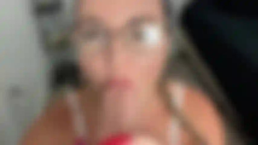 Pov chupando e acariciando provocante ft. Morgan em seus óculos!