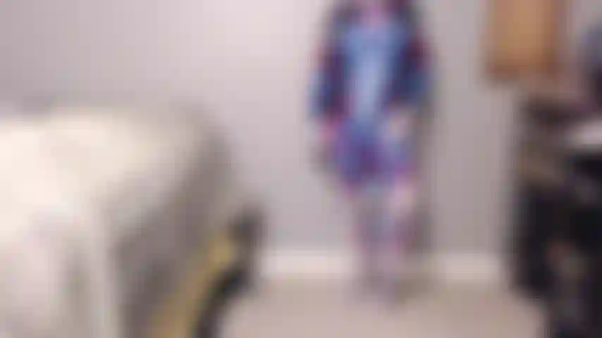 Diva de overwatch esfrega seus peitos empinados e buceta molhada através de seu traje de pele! Diva cosplay!