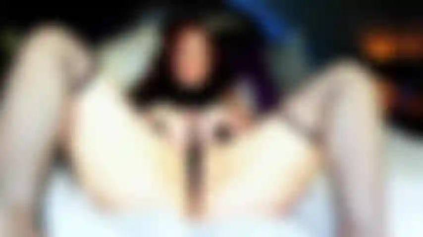 Morgan, a rainha do esguicho! Buceta fodendo e esguichando. Grande esguicho!!