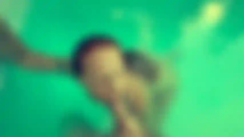 Sexo na piscina! Rebolando, cavalgando, chupando, cuspe, muitas ondas!