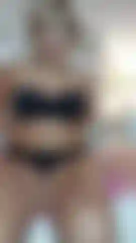 Milf mostra seu corpo sexy.