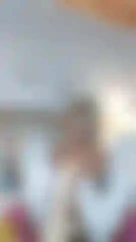 Buceta peluda transando e masturbando você com minhas pernas enroladas na minha meia-calça.