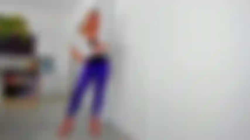 A mãe do melhor amigo te dá um joi rápido enquanto seu amigo está fora. Suas calças de látex e seios sensuais vão fazer você explodir muito rápido.