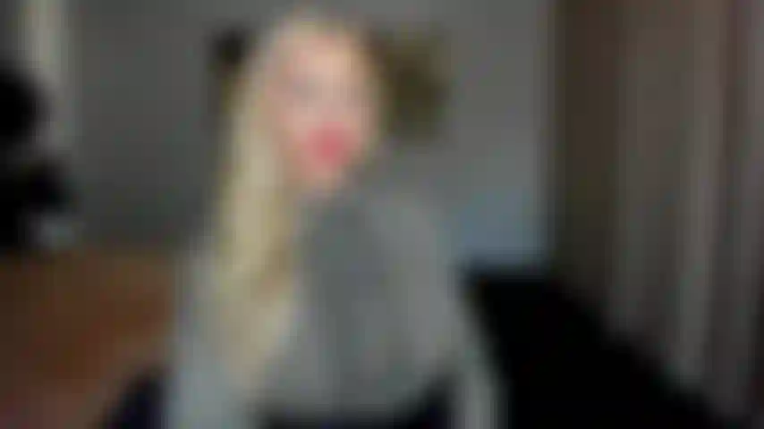 Você acha que pode gozar tão rápido quanto eu abotoar minha blusa? Esqueça seu nome indo para o meu decote incrível. Vou te torturar com a provocação, e se você tiver sorte vai gozar quando eu terminar de abotoar minha blusa.