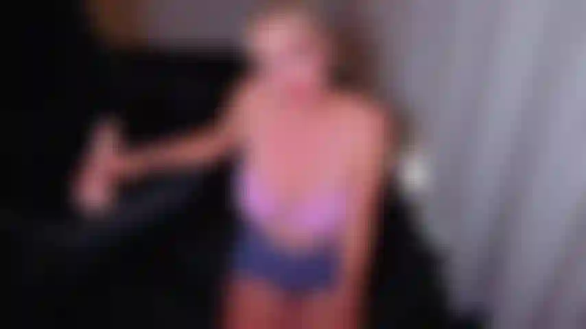 Melhor amiga transformada em perdedora corno (parte 1). Eu sei que você está apaixonado por mim, mas você precisa ver o que eu mereço enquanto você está sentado na sua mão. Me veja chupar meu namorado alfa, mas não ouse gozar a menos que você limpe sua própria bagunça. Corno da friend zone.